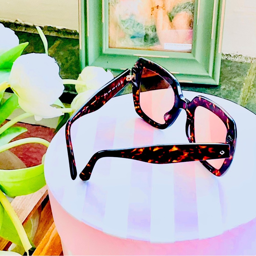 GORGEOUS KATE SPADE MAGNIFIED SUNGLASSES